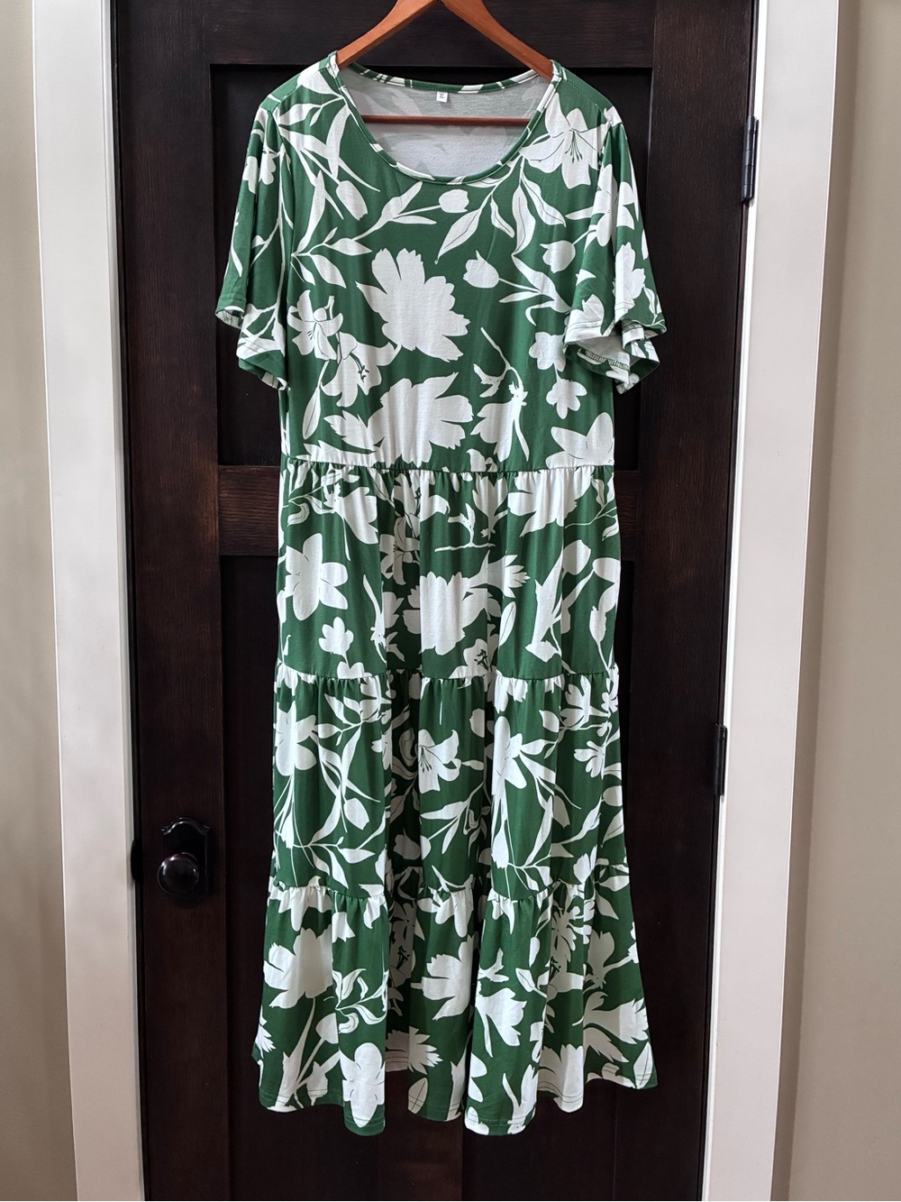 Green and White Floral Tiered Women's Dress Size:XL